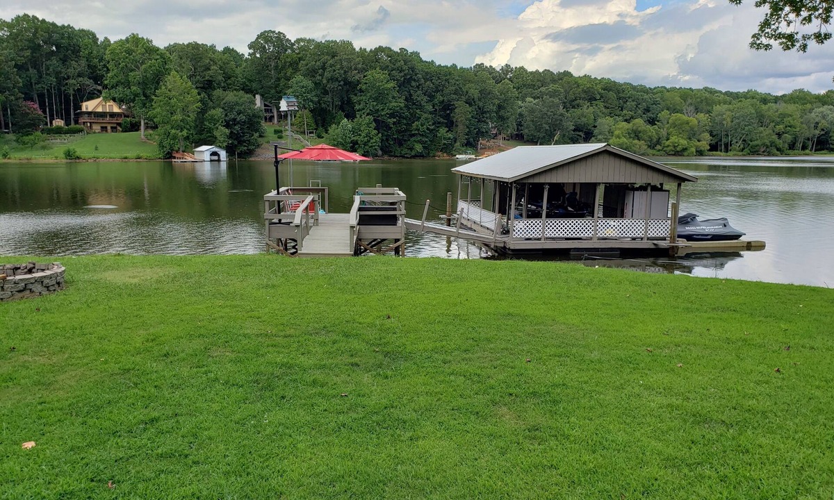 Dixie - Berryhill Apartment | Lake Wylie waterfront apartment with dock.