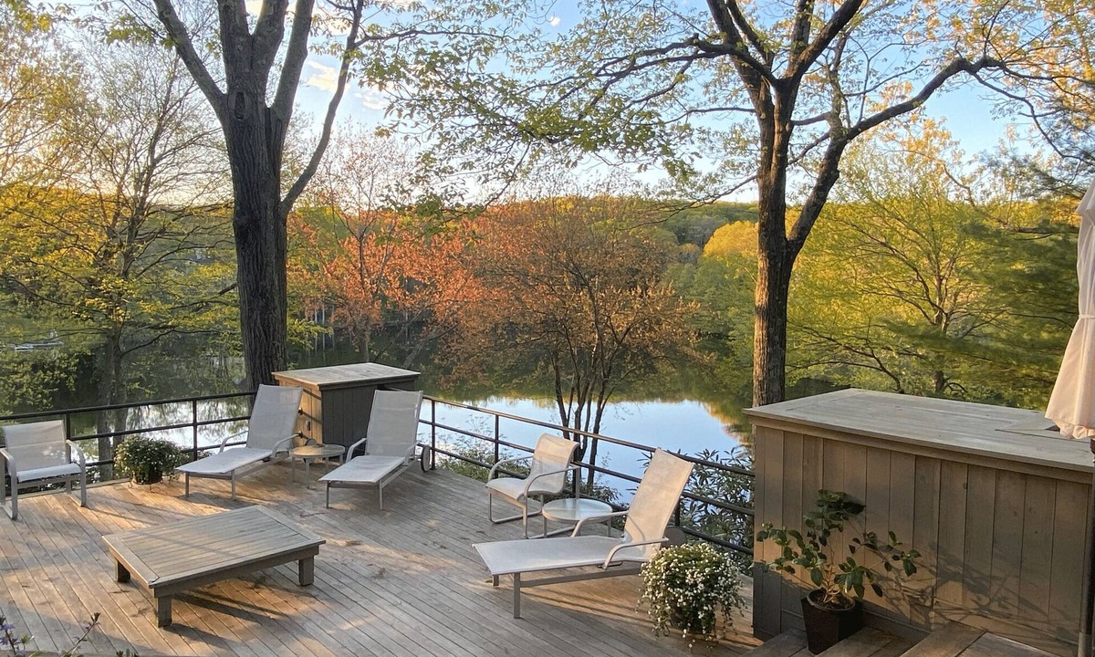 Bedford House | Lakeside luxury, nestled in nature -1 hr north of NYC