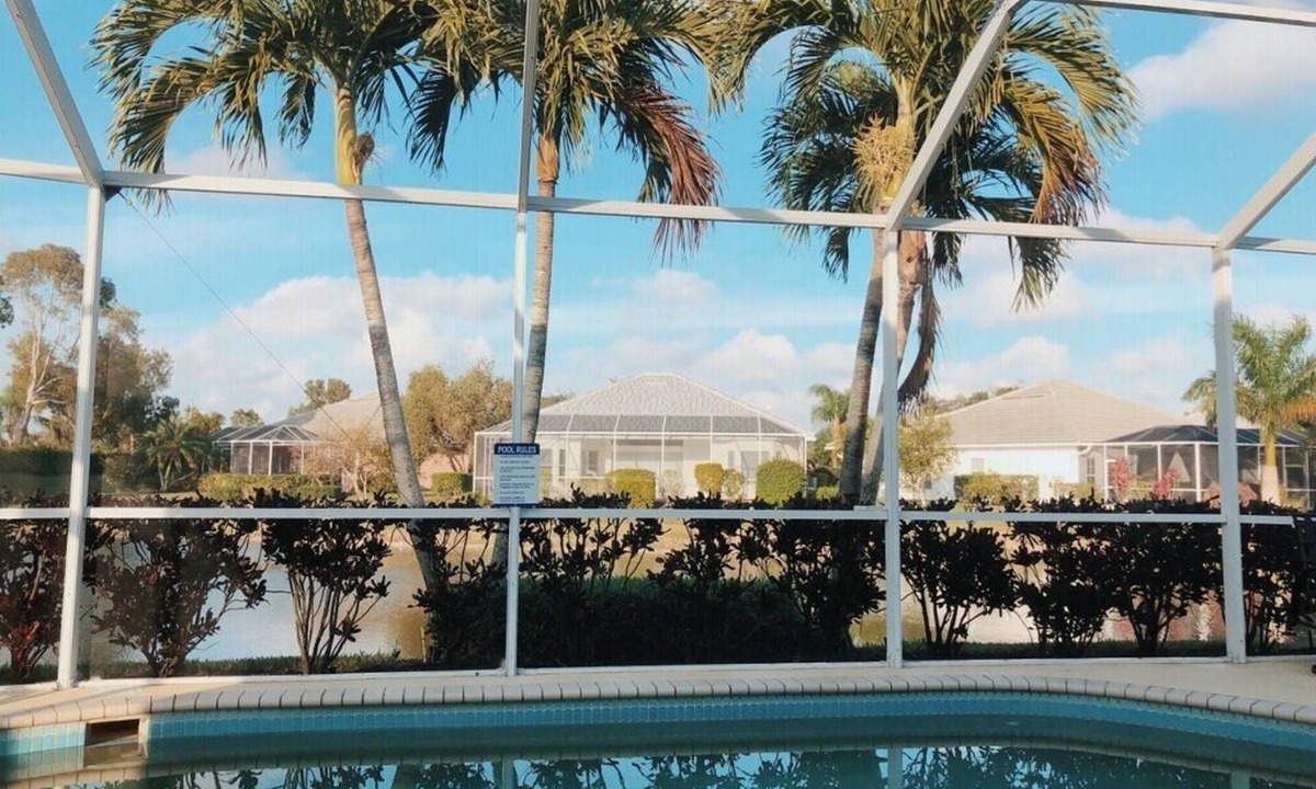 Falcons Glen House | Lely Resort Villa with "Players Club & Spa" access. 28+ nights discounted rate.