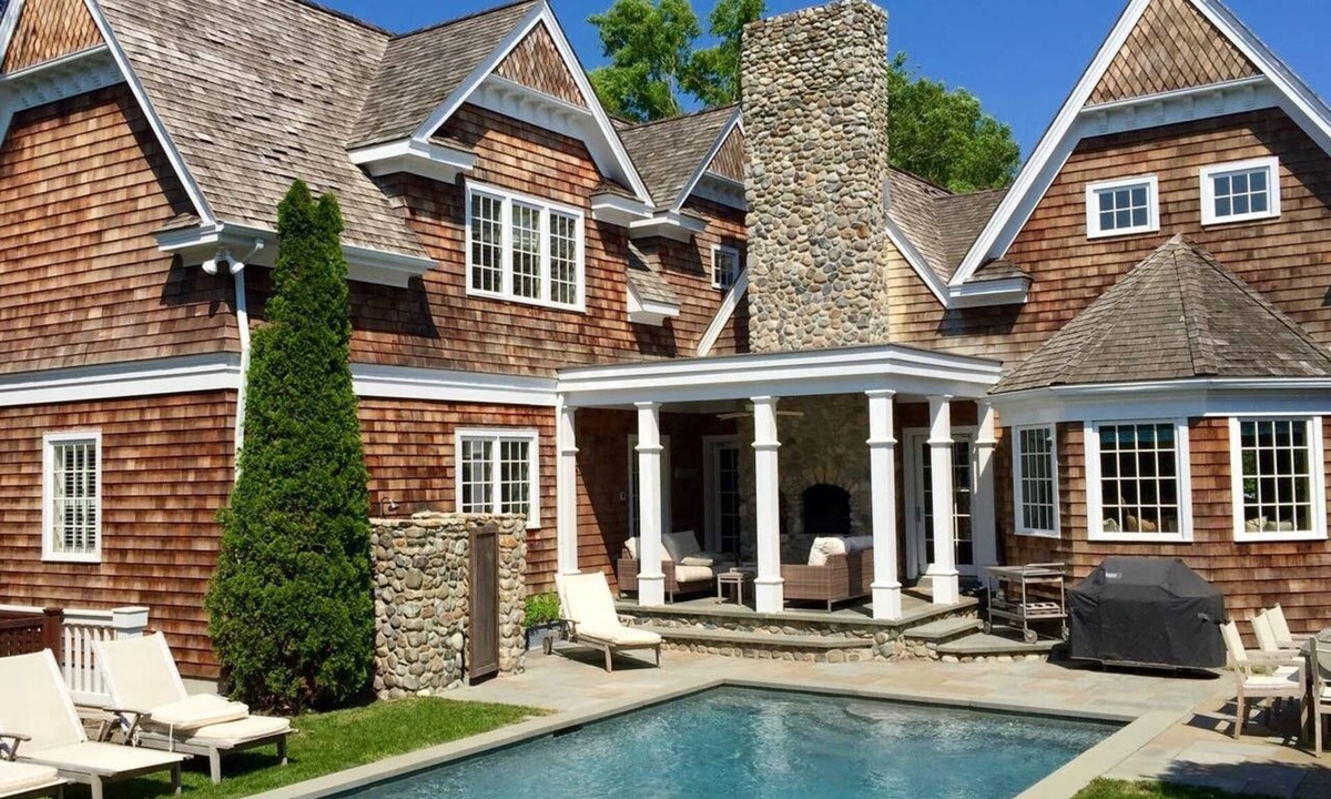 Egypt Lane Historic District House | Luxurious coastal living nestled just steps from EH Village - no car needed!