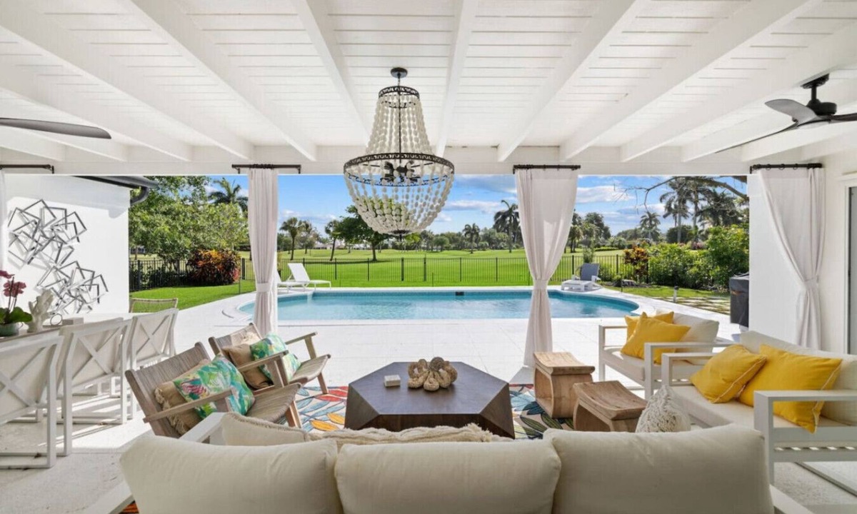 Moorings House | Luxury Beach House with Golf Course View
