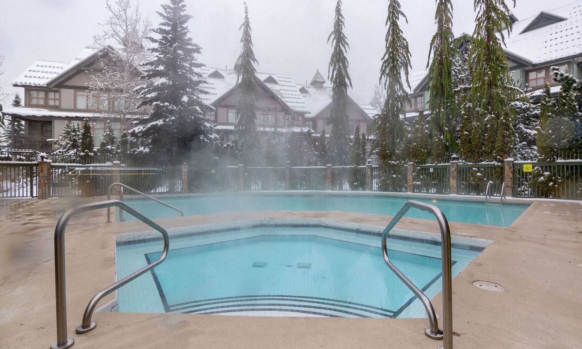 Village North Villa | Luxury Central 2BR - HT, Pool, A/C, Bike Storage