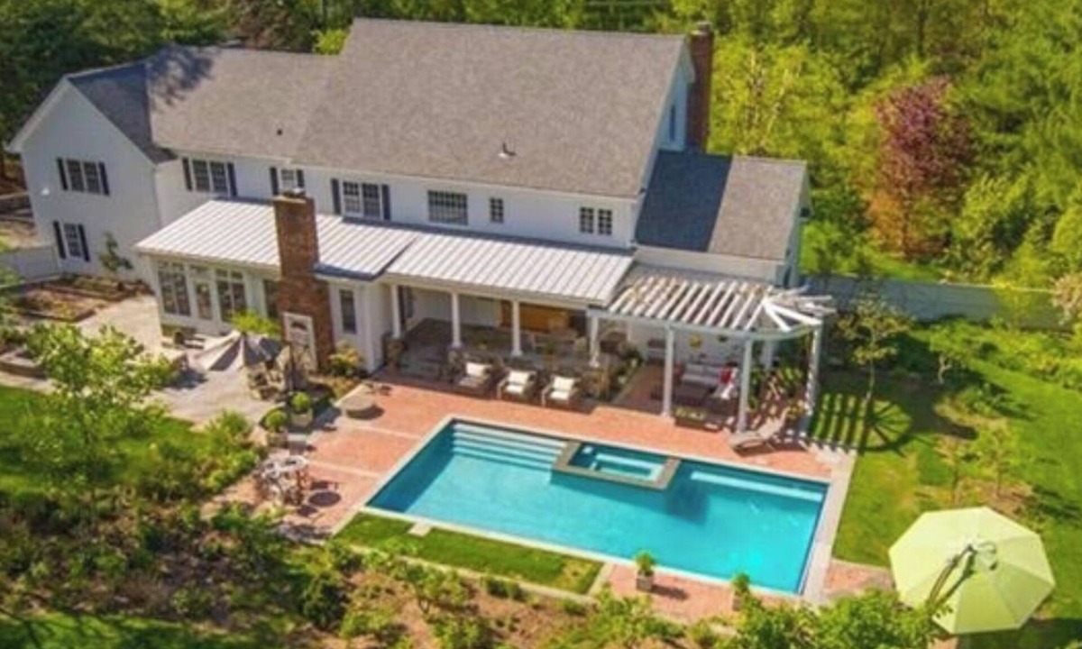 Westport House | Luxury Coastal Estate, 7min to NYC train & beach. Heated pool & amazing gardens