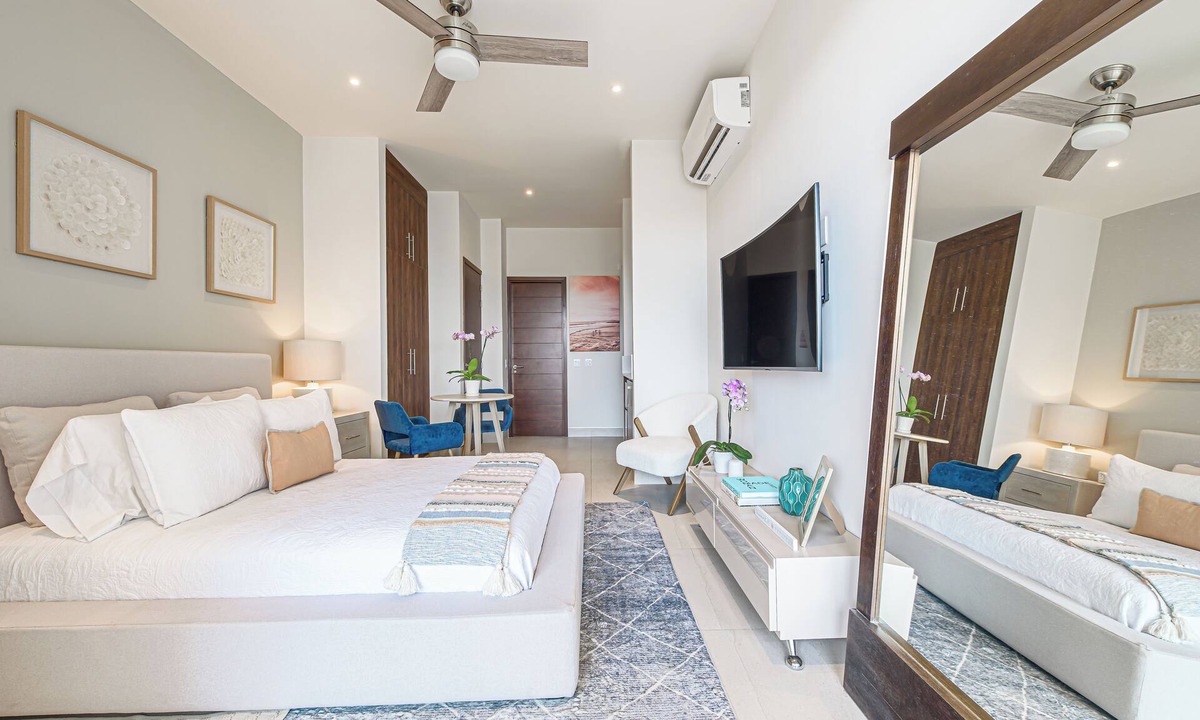 El Tezal Apartment | Luxury Studio in Cabo San Lucas! Great Location, Pool, Gym & Paddle Court Access