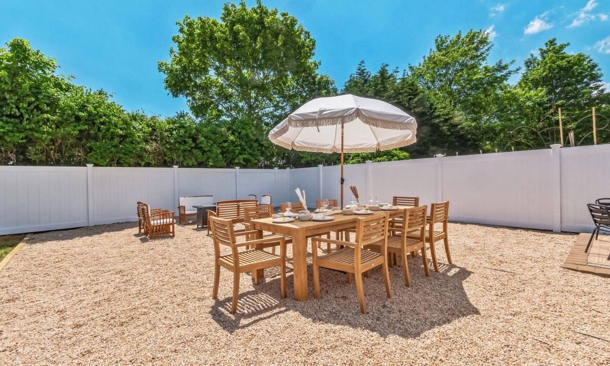 Village of Southampton House | Minutes from the beach, brand new 4 bedroom