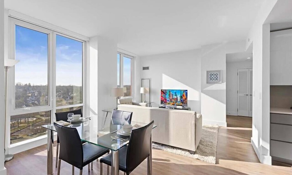 White Plains Apartment | Modern 2BR in Downtown| Clubhouse + Gym | Parking