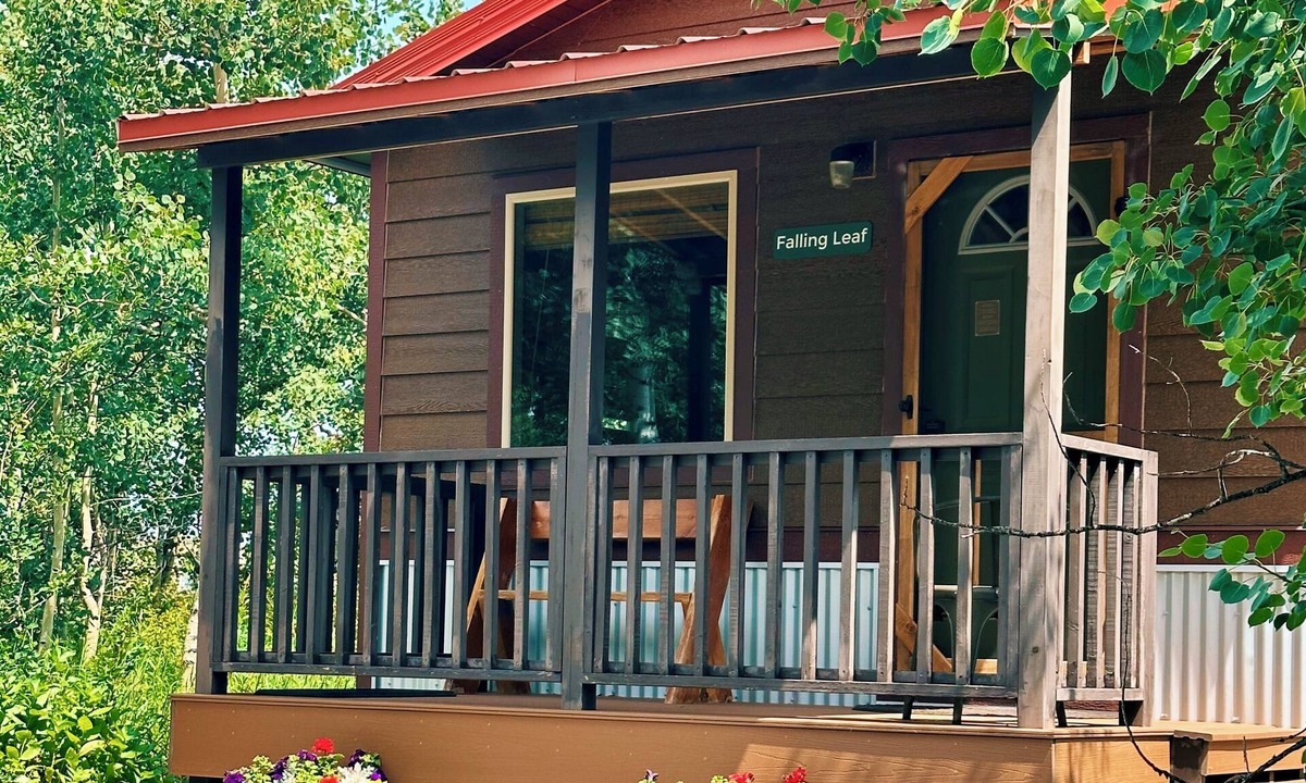 Babb Cabin | Modern, private 1-bedroom cabin near Glacier Park - Many Glacier and Sun Road