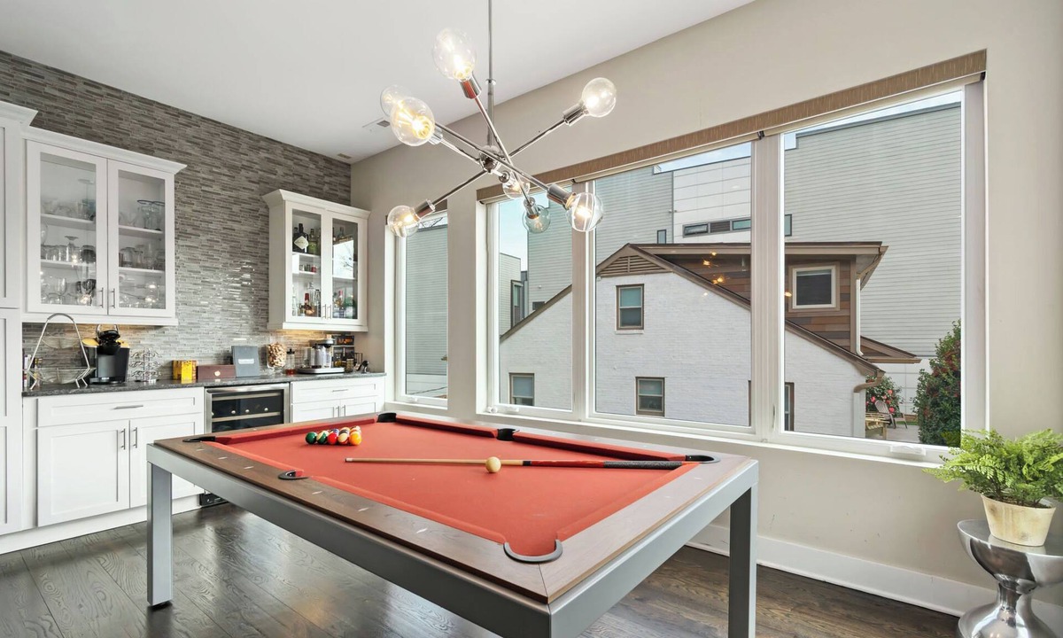 Third Ward House | Modern Rooftop Oasis, Gym, EV Charger with Skyline Views in Uptown Charlotte
