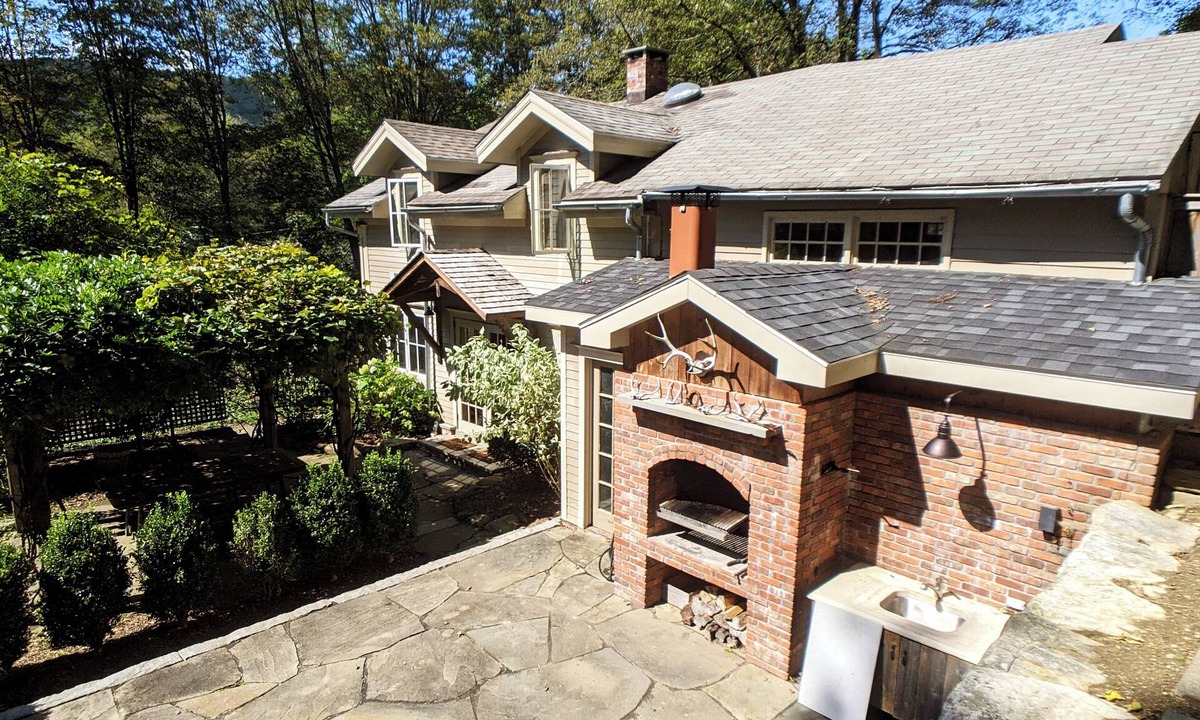 West Cornwall House | Mountain Cabin Getaway With Rustic Charm with Fire Pit!