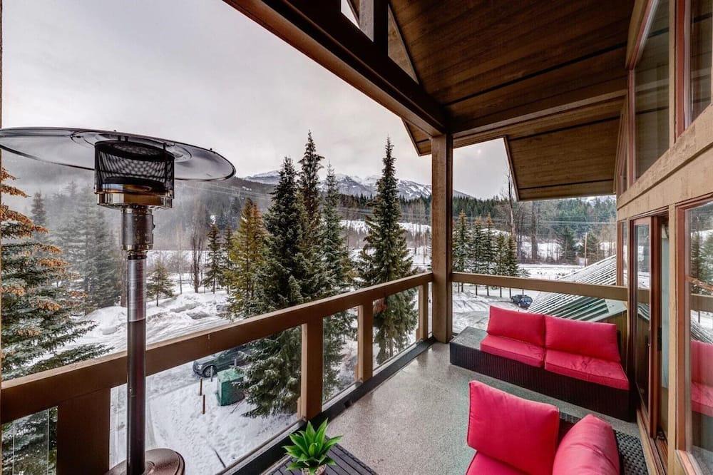 Nicklaus North Condo | Mountain get-away. Beautiful views. Free parking. Minutes to village.