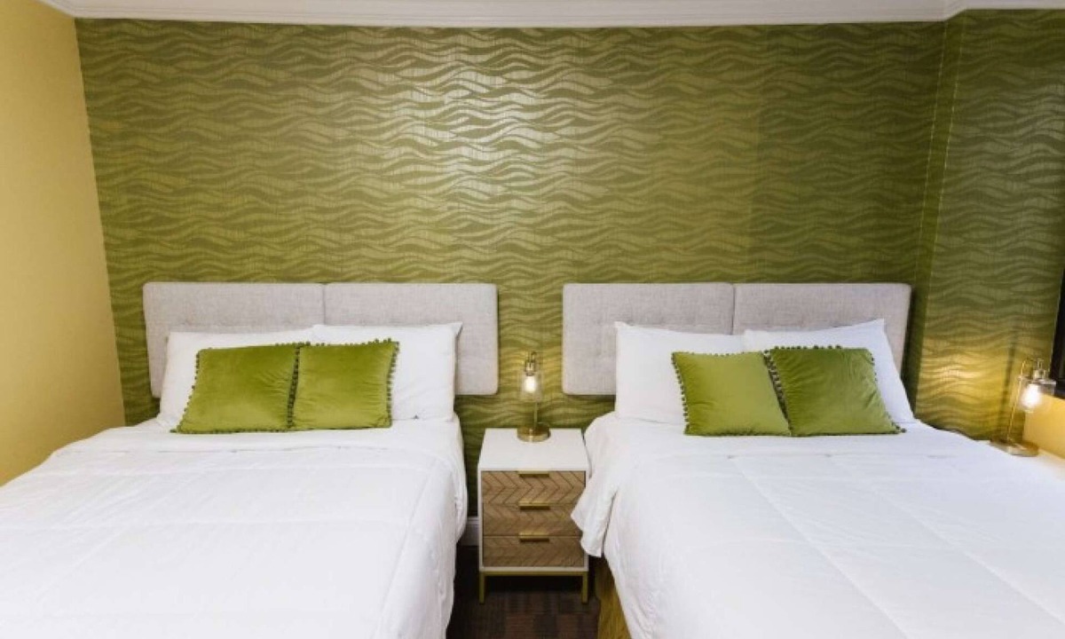 Chinatown Hotel | Near Wall Street Ferry | Fitness Center + Perks