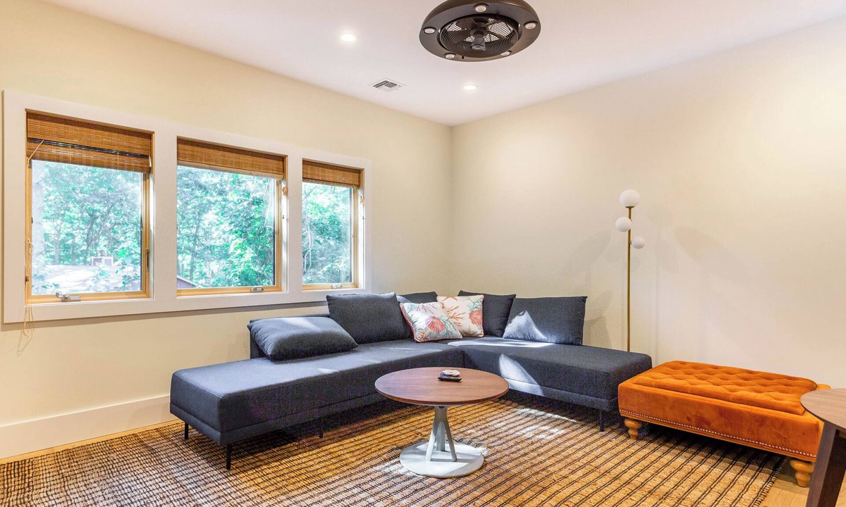 Bridgehampton House | New and Modern Bridgehampton Accommodations
