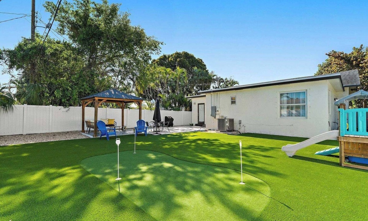 Southside House | New & Clean, Great West Palm Beach Location