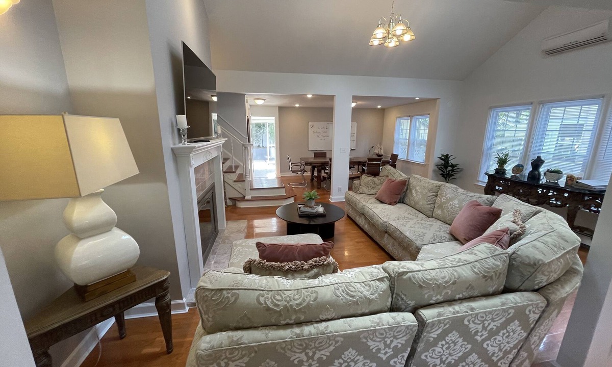 Englewood House | New Jersey home, close to NY City Fun!