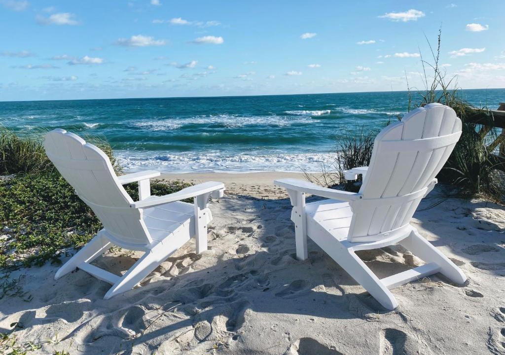 Floridana Beach House | Oceanfront Elegance - Luxurious 6BR Beach House with Hot tub & spacious Balcony and Breathtaking Views!