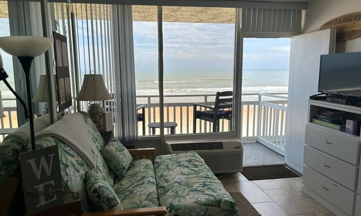 Ellinor Village Apartment | Oceanfront Studio - “also can’t get closer to the beach” View, comfy and clean!