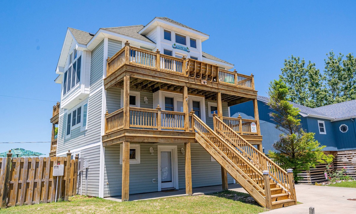Kill Devil Hills House | On Island Time - KDH MP 7, 275 Yds to Beach, Pool, Hot Tub, Pool Table, Flex Stays