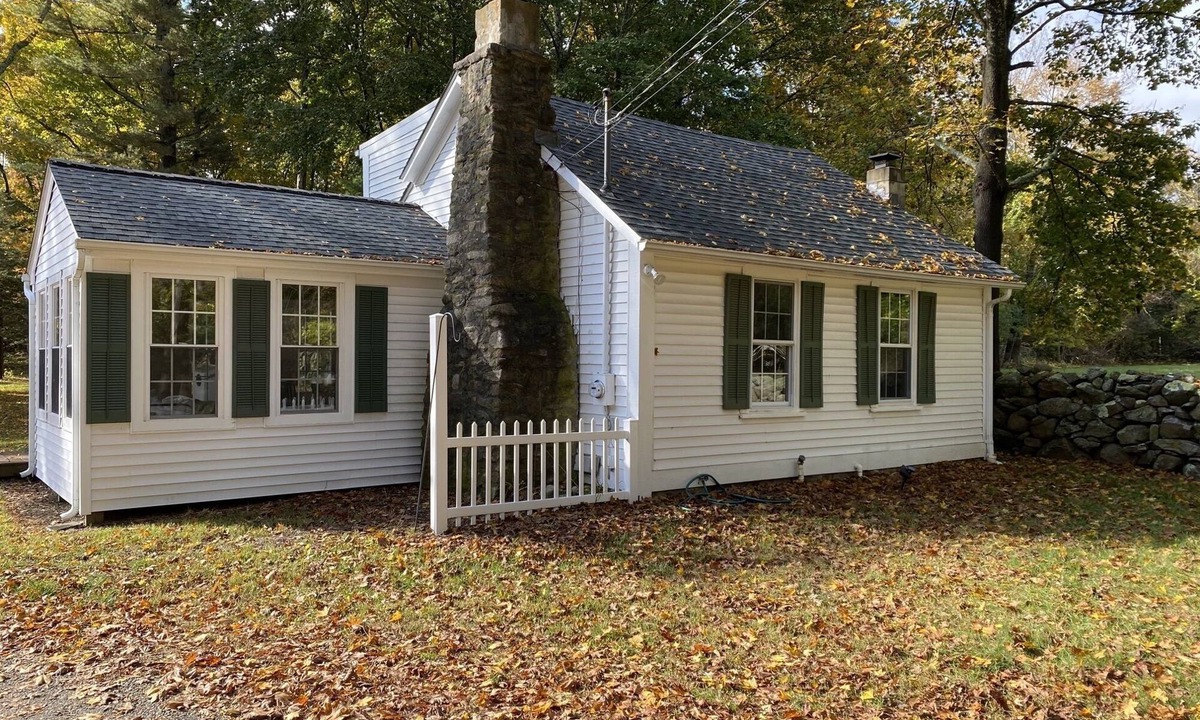 East Greenwich Cottage | Peaceful Escape - Cozy Cottage at Honey Rock Farm