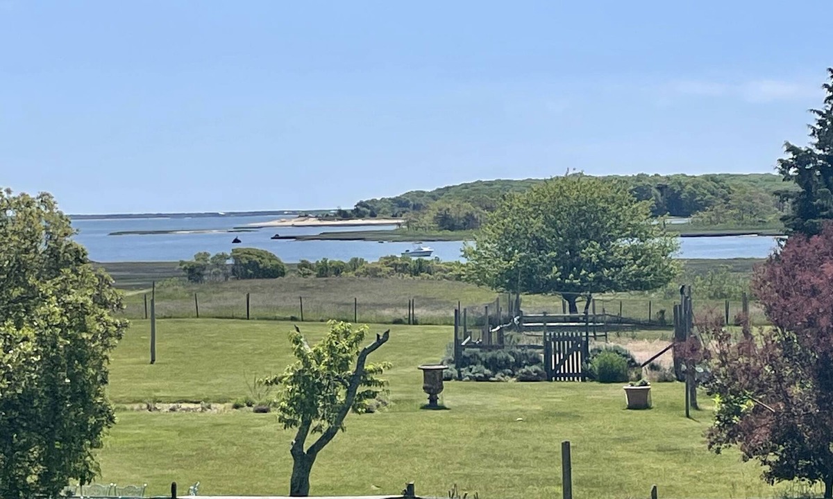 Springs House | PERFECT FAMILY-FRIEND Home, light, SPACIOUS, water-views that inspired POLLACK!