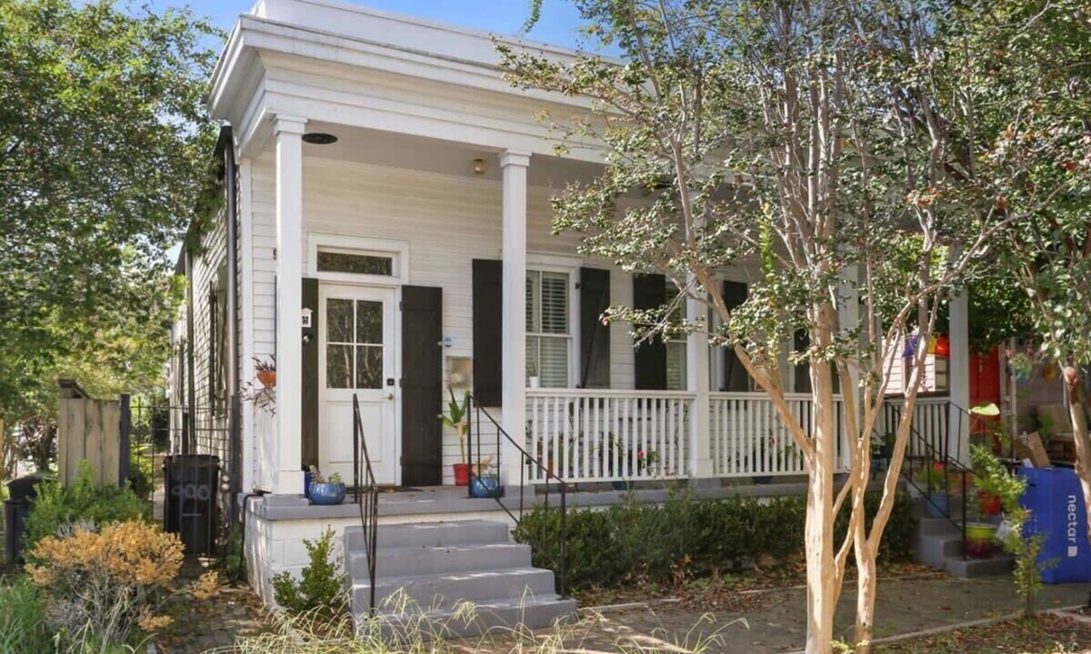 Faubourg Delachaise House | Perfectly Located 1 Bedroom I Uptown - Magazine St