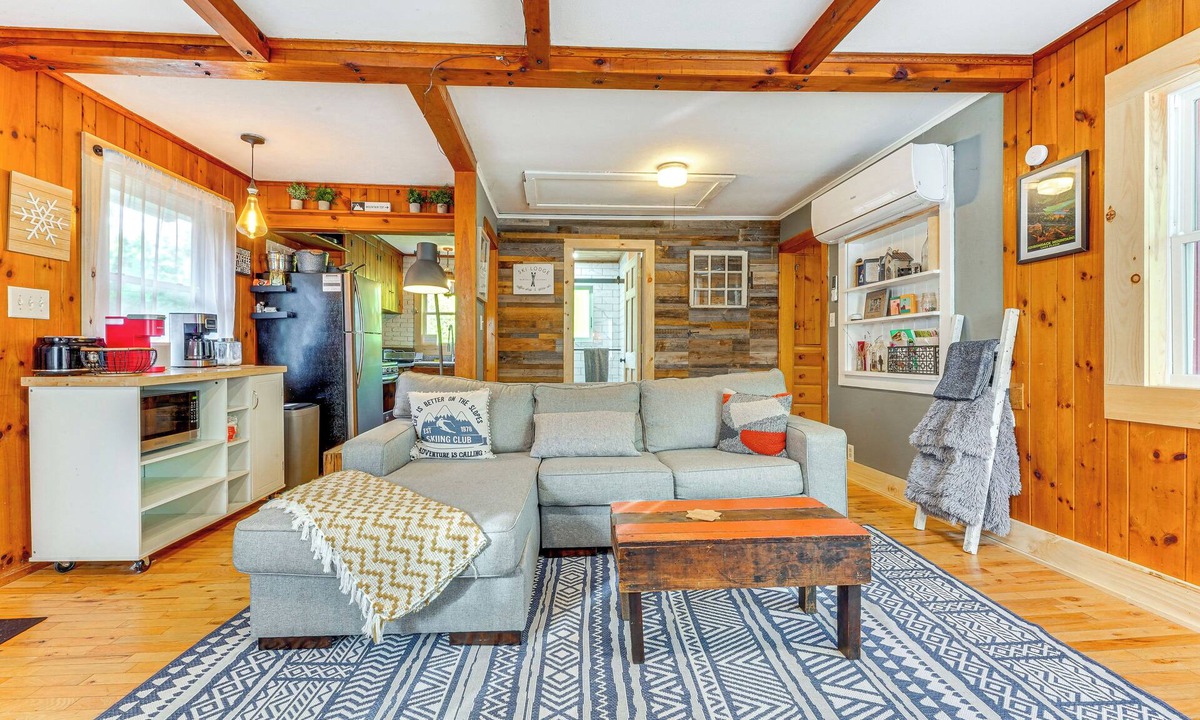 Wilmington Cottage | Pet-friendly Wilmington Retreat w/Hot Tub!