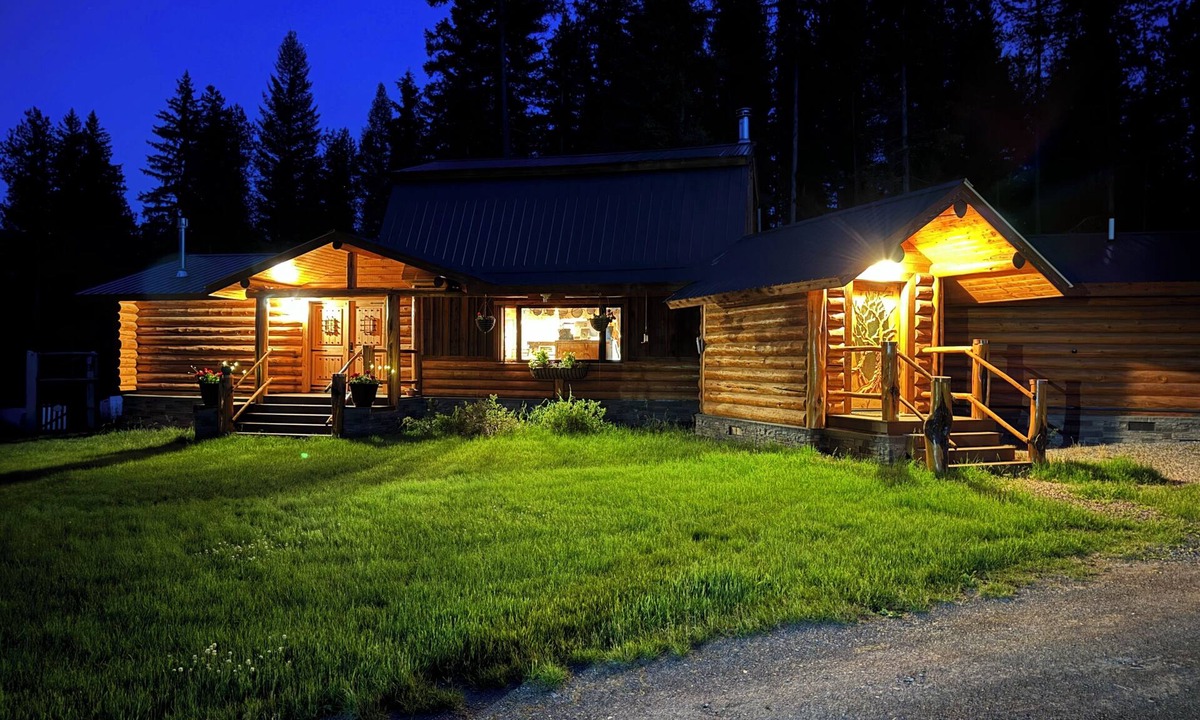 Bigfork Cabin | Picturesque cabin in awesome Swan Valley- Beautiful lakes, mountains