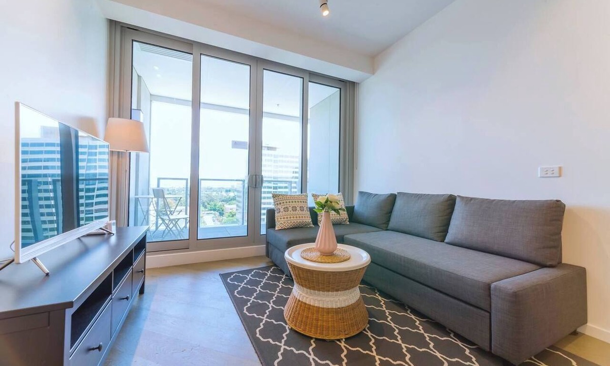 Melbourne Apartment | Pride Fawkner Apt Bayview LX Free Parking Pool Gym