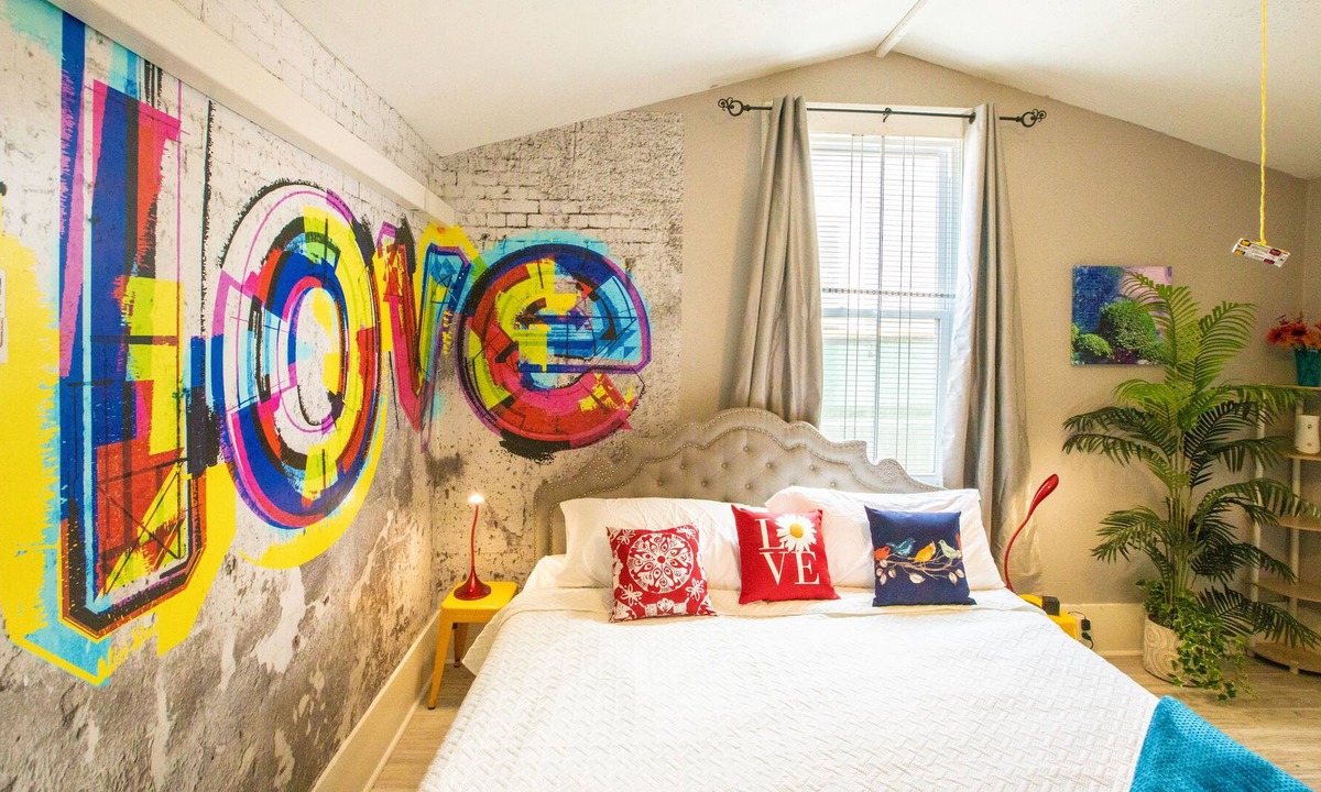 Seventh Ward Apartment | Private Artist Studio, KING Bed, Huge Patio (B)