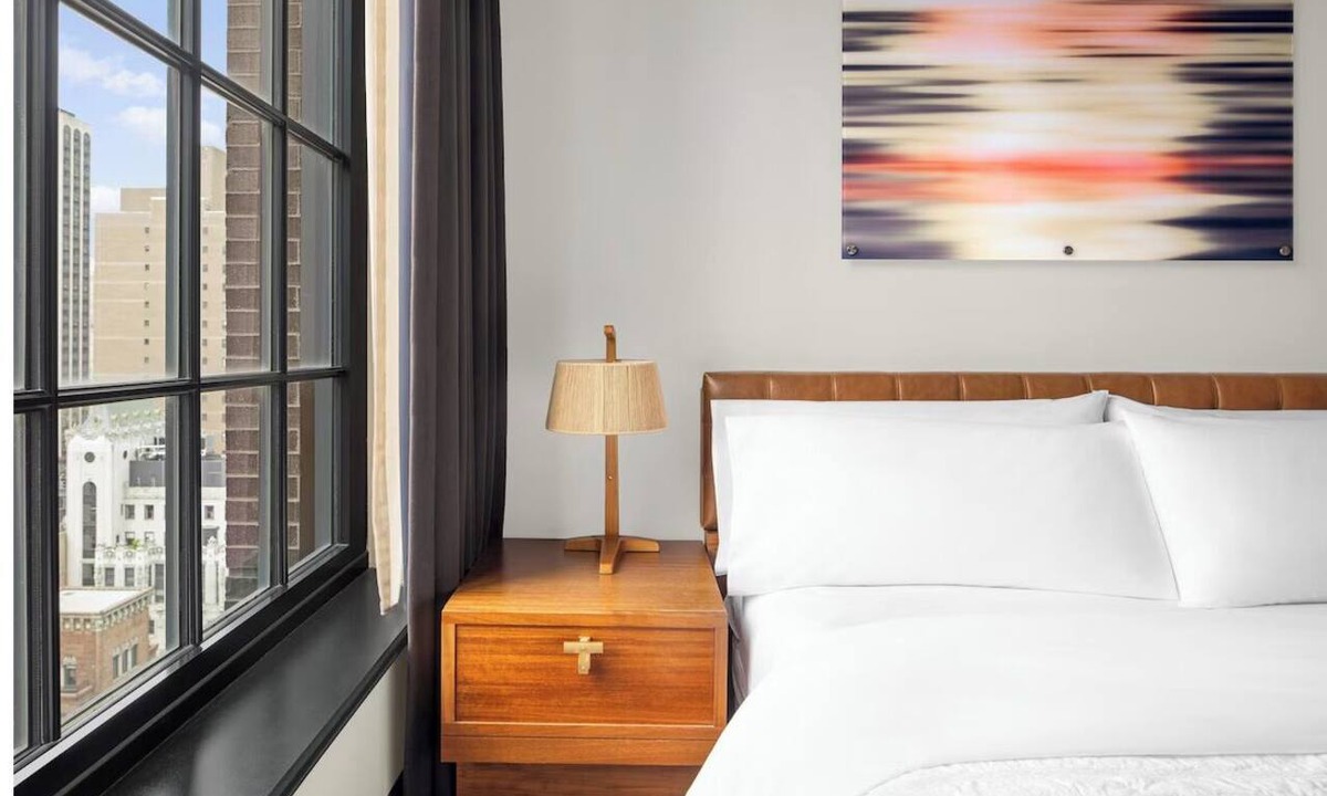 Central Park South Hotel | Relaxing Room w/Rooftop Bar Views in Midtown Manhattan – 2 Blocks to Park