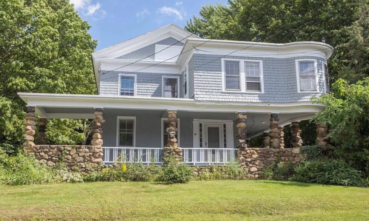 Branford Apartment | Remodeled spacious 2 BR near downtown with yard and wrap around porch