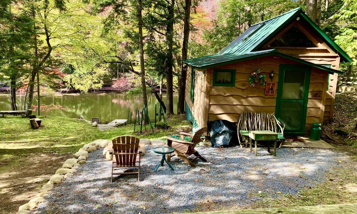 Town of Webb Cabin | Riverfront Cabin for Two, Perfect Getaway! Summer- Weekly only Sat. to Sat.