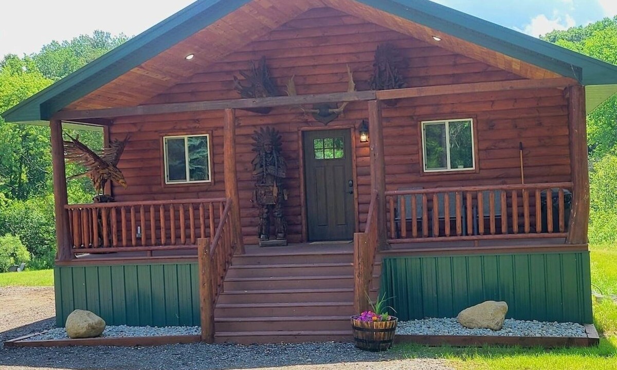 Paris Cabin | Riverfront Deer Cabin