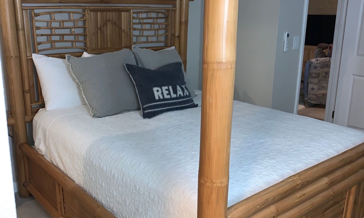 Little Hollywood House | Riverfront Luxury Hideaway