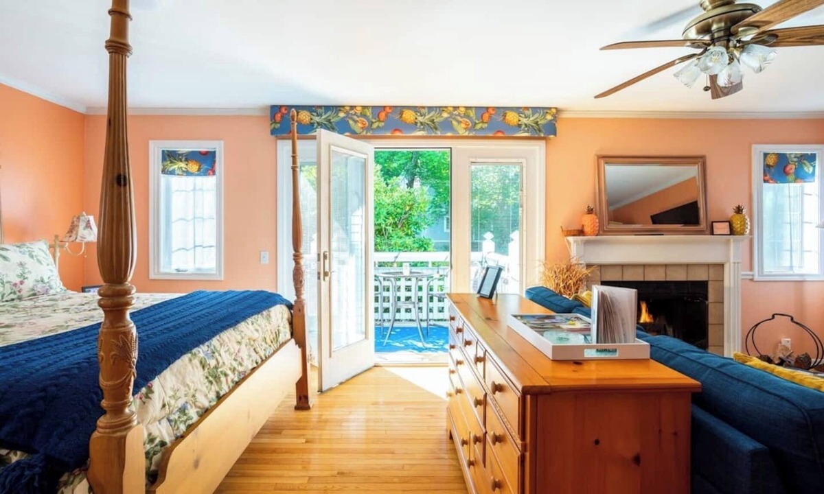 Norwich Villa | ROMANTIC SPA RETREAT MINUTES TO MOHEGAN SUN CASINO