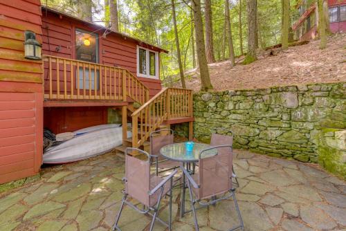 New Marlborough House | Rustic Berkshires Cottage at Lake Buel w/Kayaks!