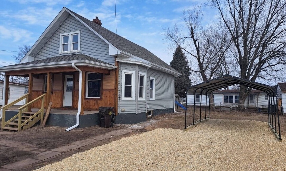Fulton House | Rustic Charm & Cozy Comfort in Peaceful area. Family friendly pet friendly.
