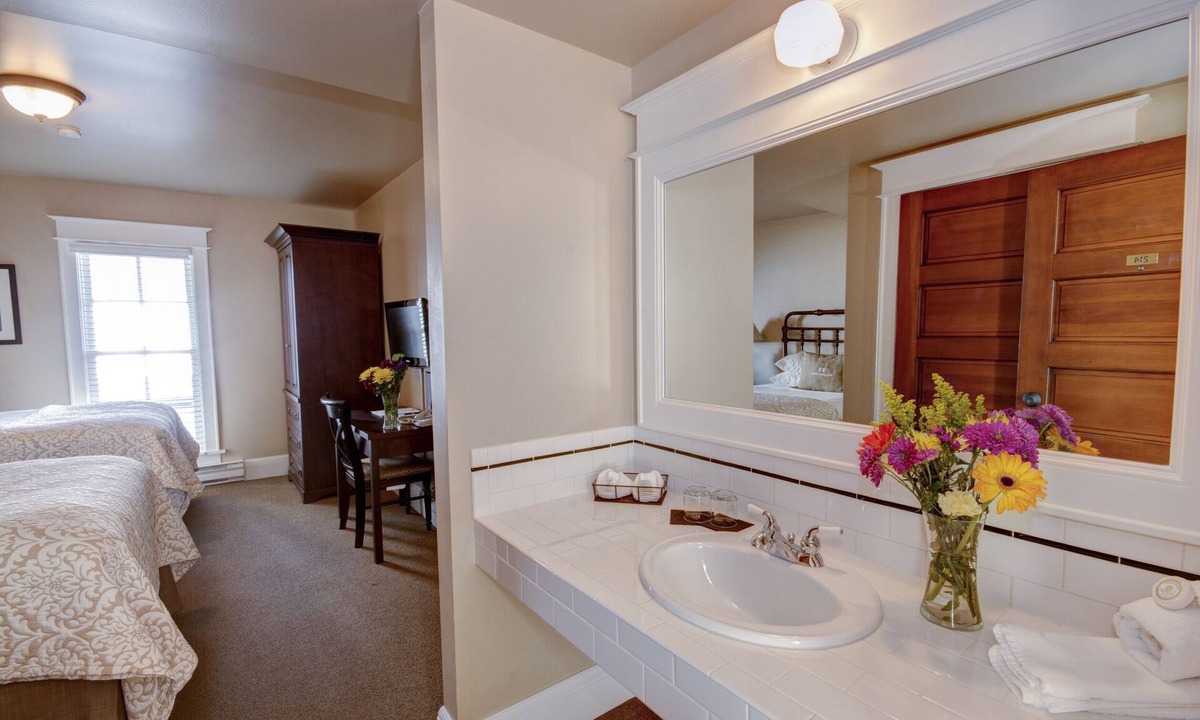 Three Forks Hotel | Sacajawea Hotel
