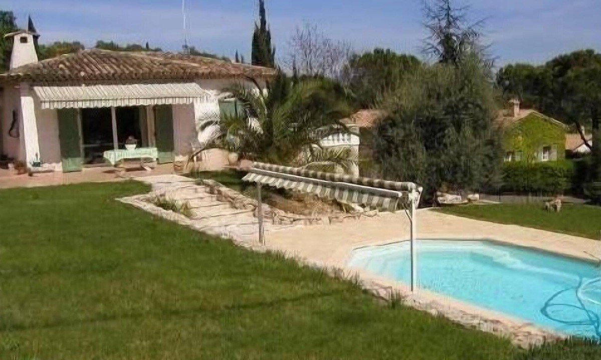 Saint-Jeannet Apartment | Self-catering studio in a villa with pool