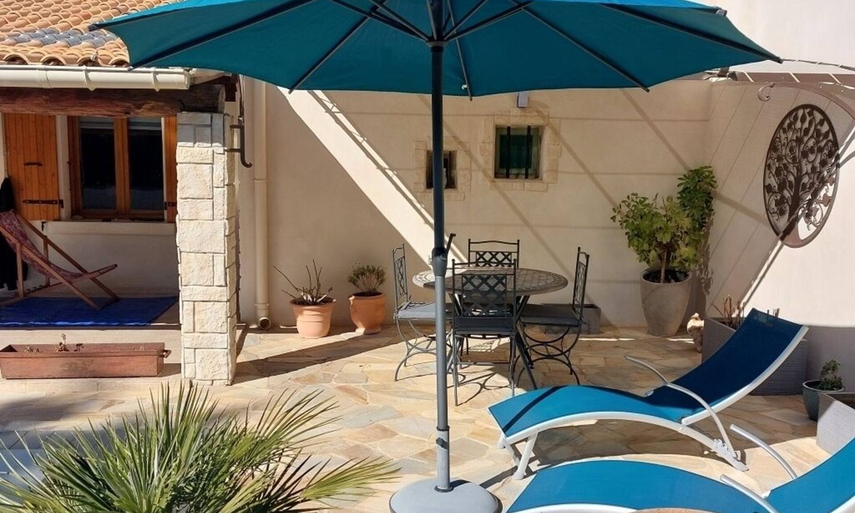 Plan-d'Orgon Apartment | Self-contained gîte for 2 people, with kitchen, close to the greenways.