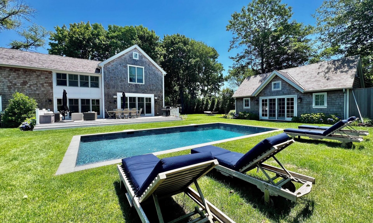 Village of Southampton House | SH Village Luxury with Pool House Spa - Guest Cottage. Walk to Town!