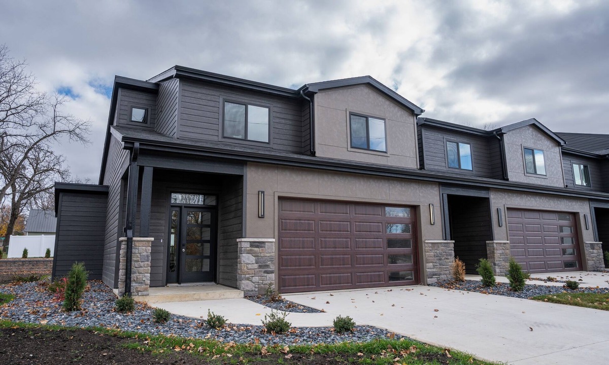 Charles City House | Sherman Creek - Modern Luxury Townhome Perfect for Families & Groups