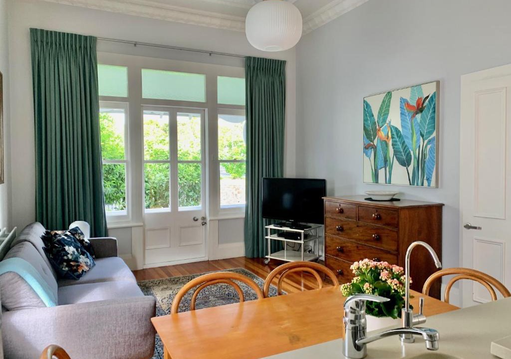 Devonport Apartment | Shoal Bay