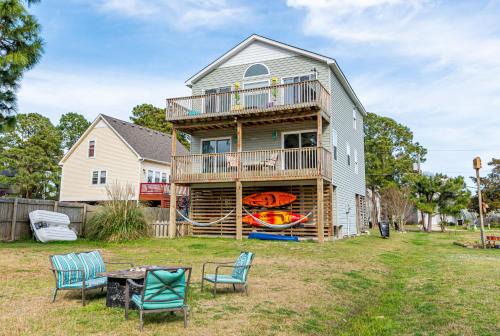 Colington Harbour House | Sound Waves - Colington Harbor, Canalfront w/Access, Pets OK, Community Pool, YR Flex Stays