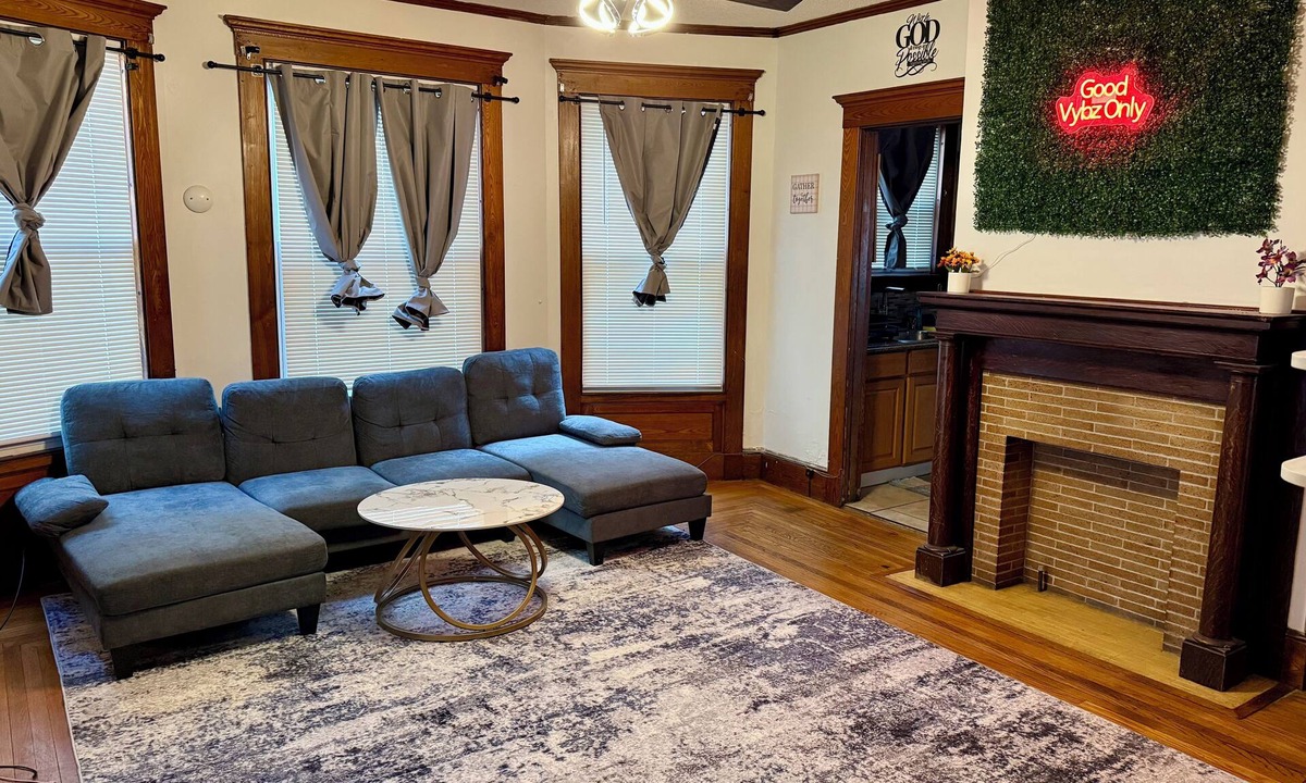 New Haven House | Spacious 3-Bedroom Unit in Prime New Haven Location–A Perfect Place to Call Home