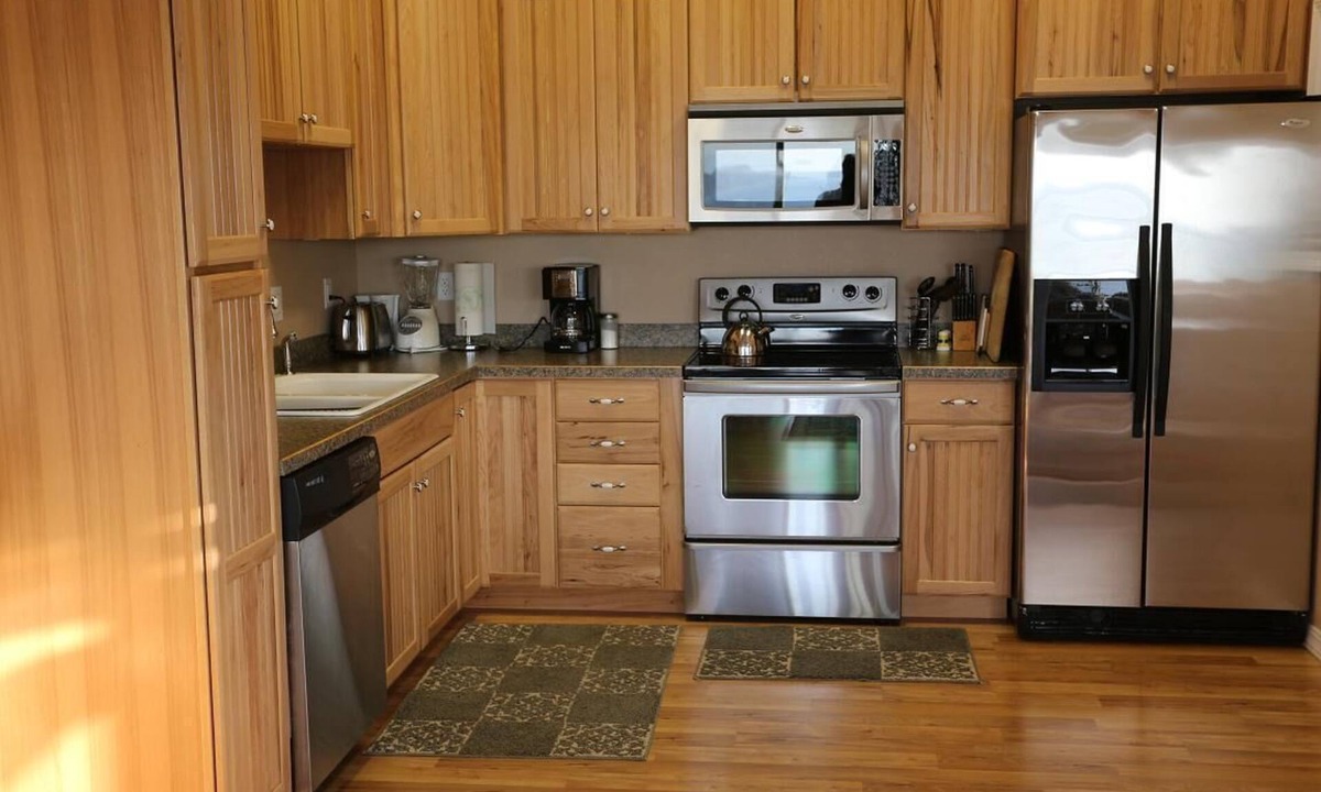 Polson House | Spacious 3-Unit Group Rental - Sleeps Large Groups