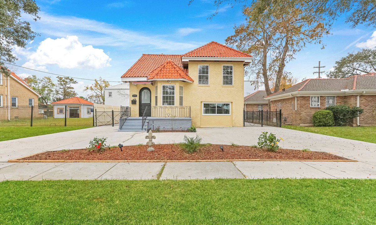 Gentilly House | Spacious 4-bedroom house in wonderful New Orleans with WiFi, AC
