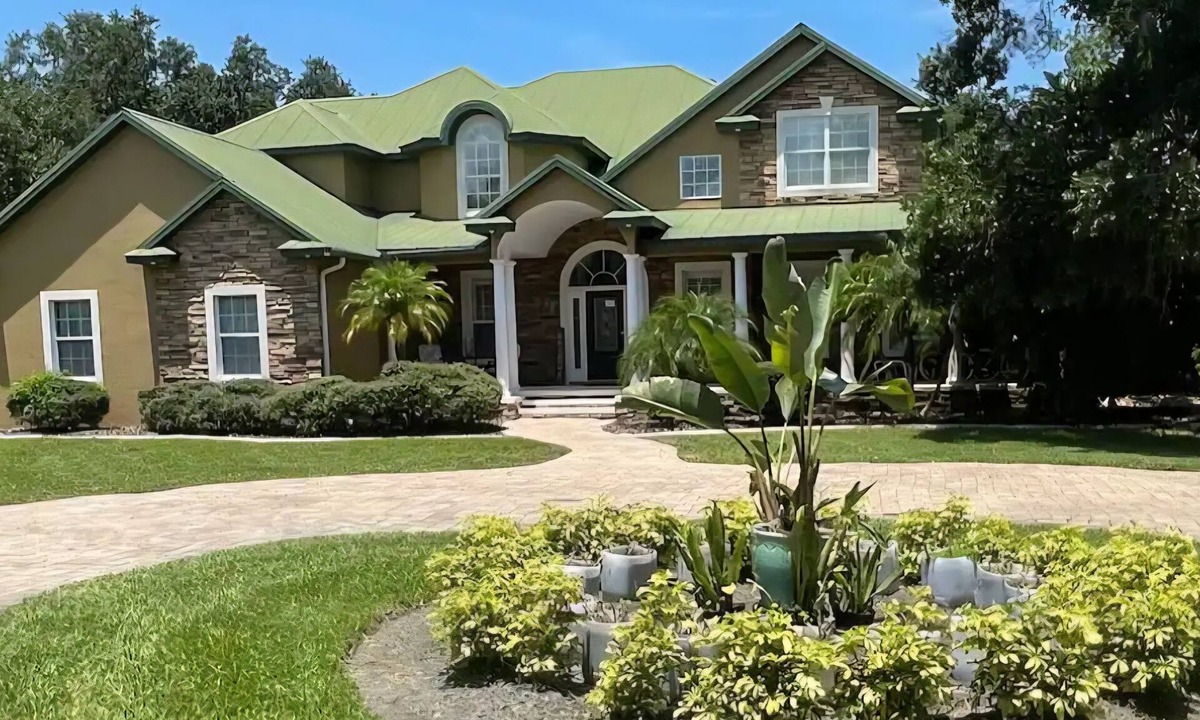 Glencoe House | Spacious 5-bedroom house in charming New Smyrna Beach with WiFi, AC