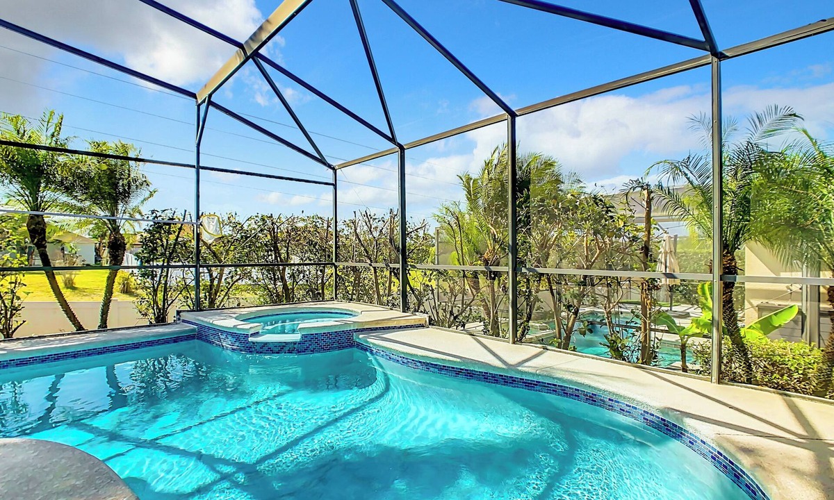 Calabay Parc Villa | Spacious 5BR Home w/Private Pool+Spa in Scenic Davenport Location