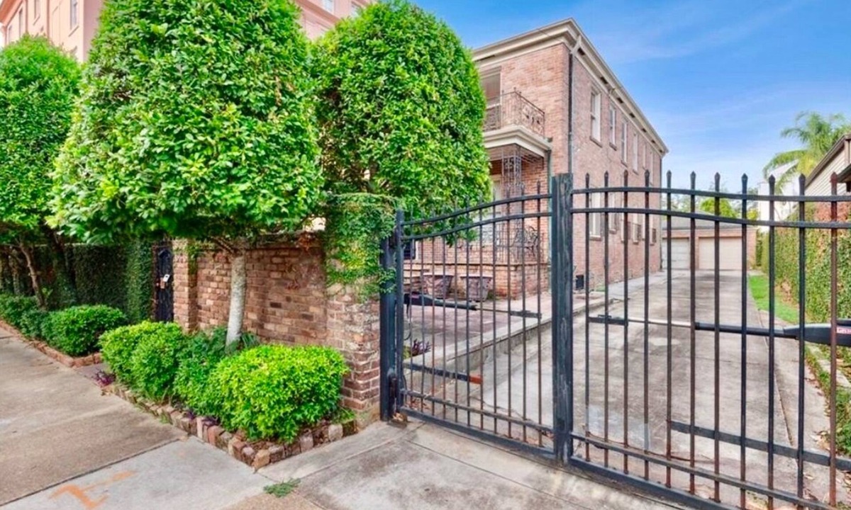 Garden District Condo | Spacious 6-bedroom condo in the historic Garden District for the Super Bowl!