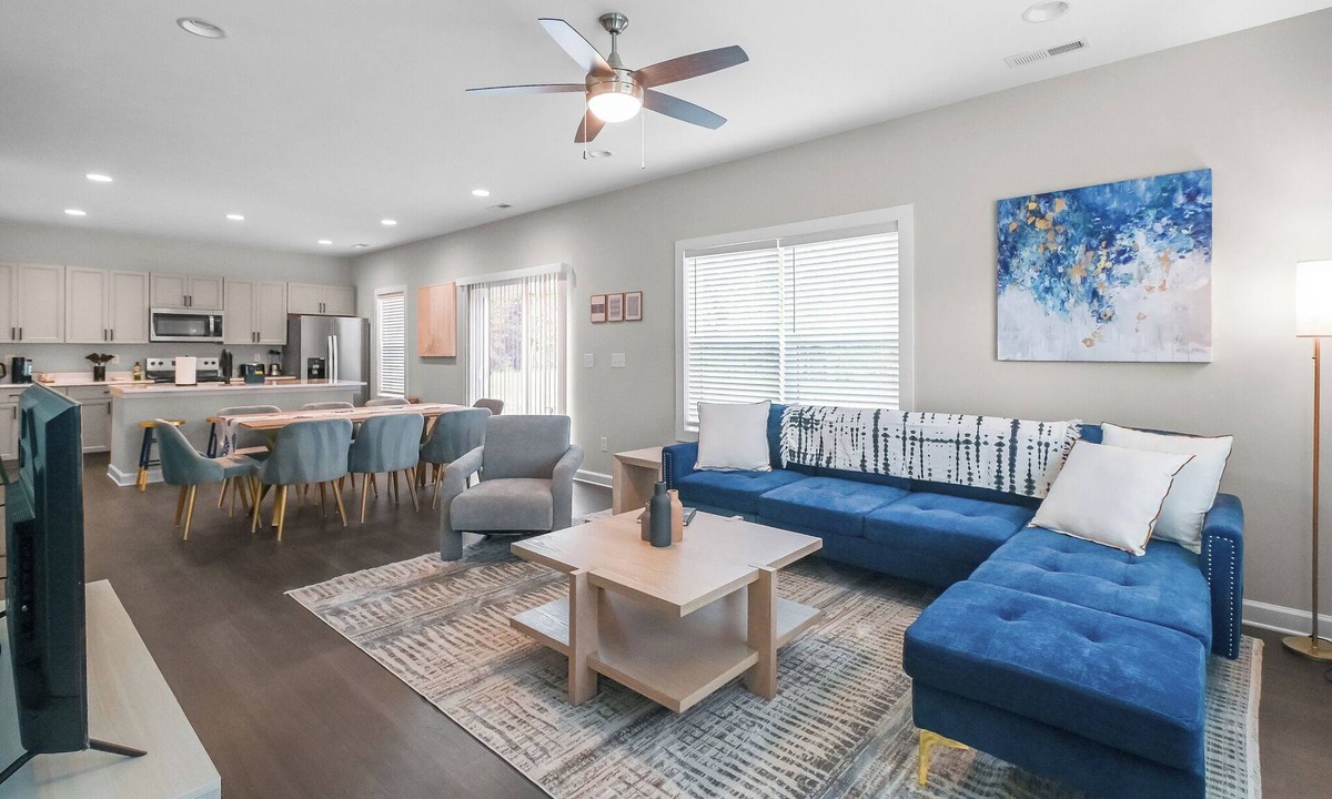 Paw Creek House | Spacious Family + Group Getaway - Fast Wi-Fi, Close to CLT Airport & Uptown